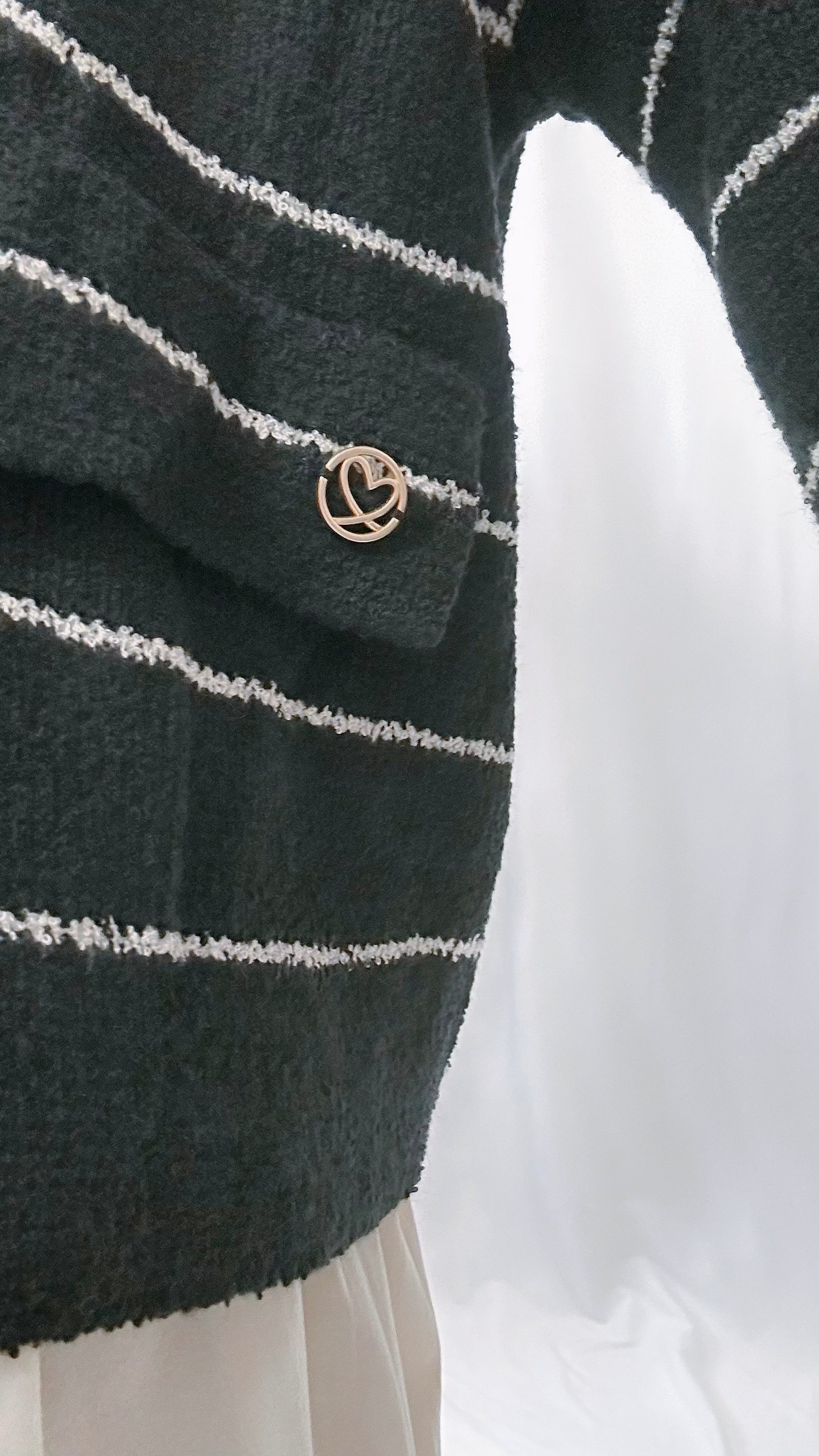 (訂貨)心心鈕扣間條Cardigan/黑