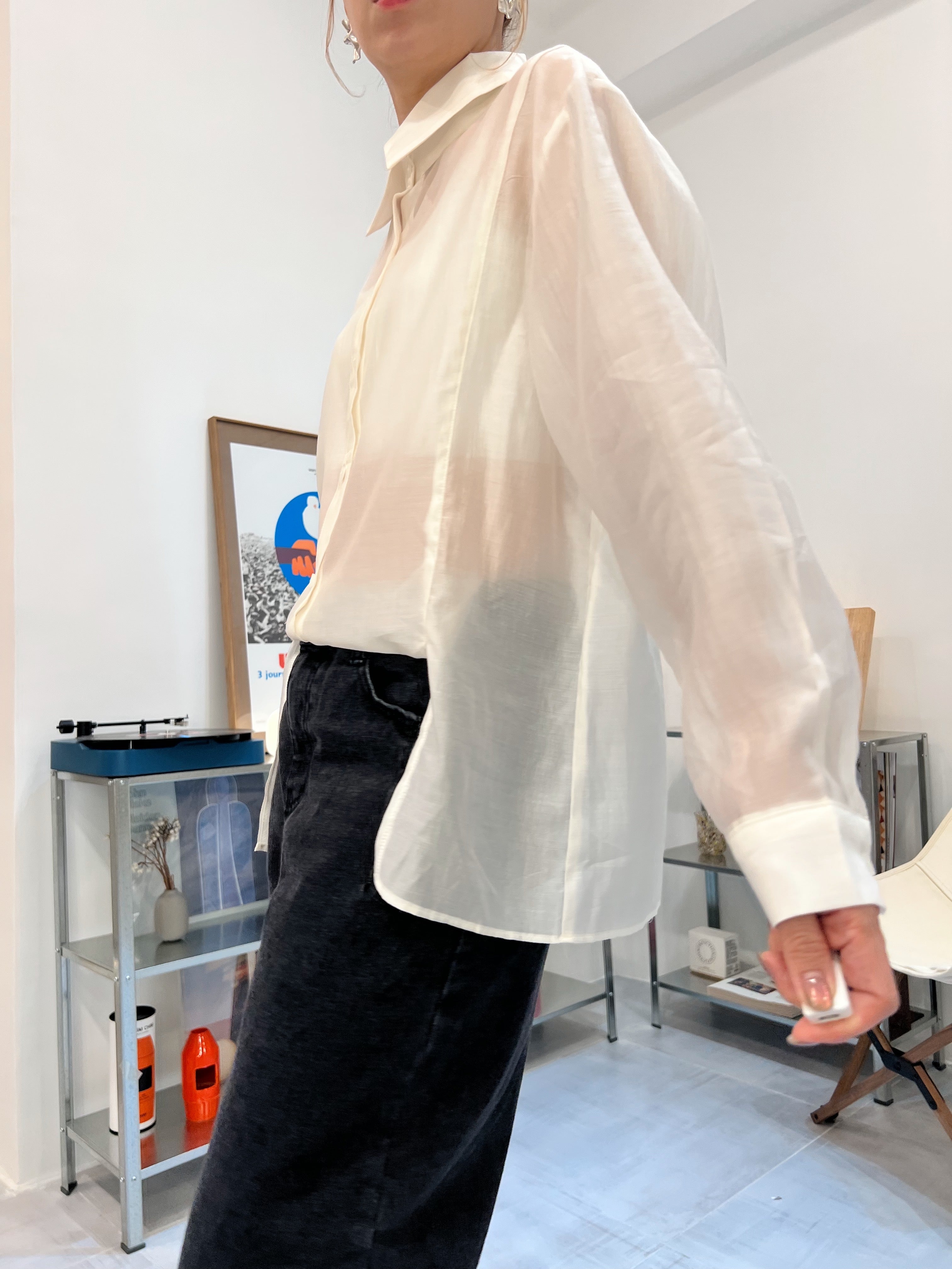 開叉輕透恤衫/米白