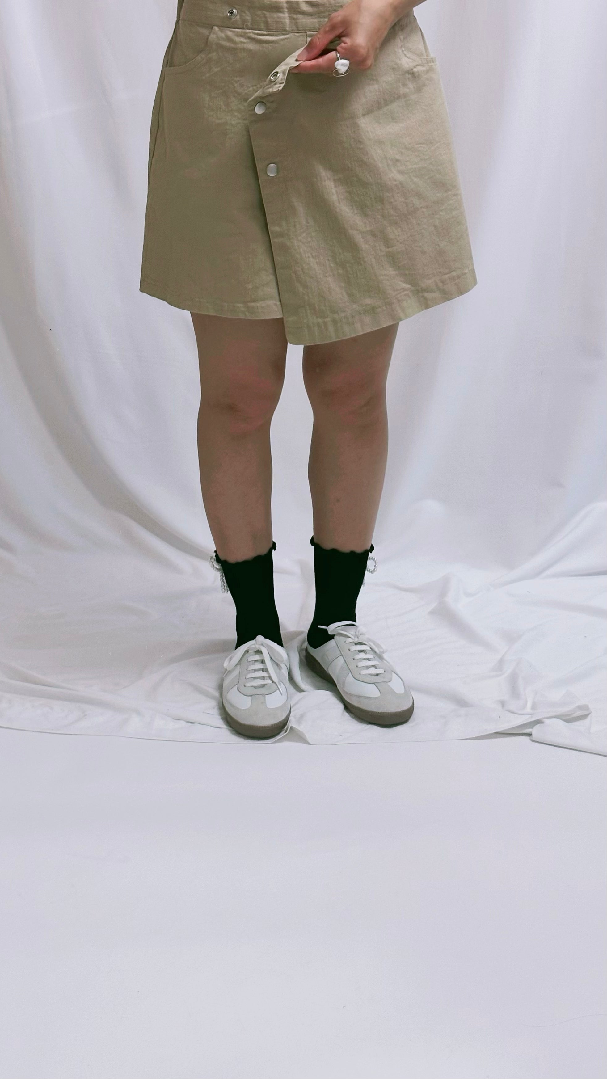 金屬鈕裙褲/杏