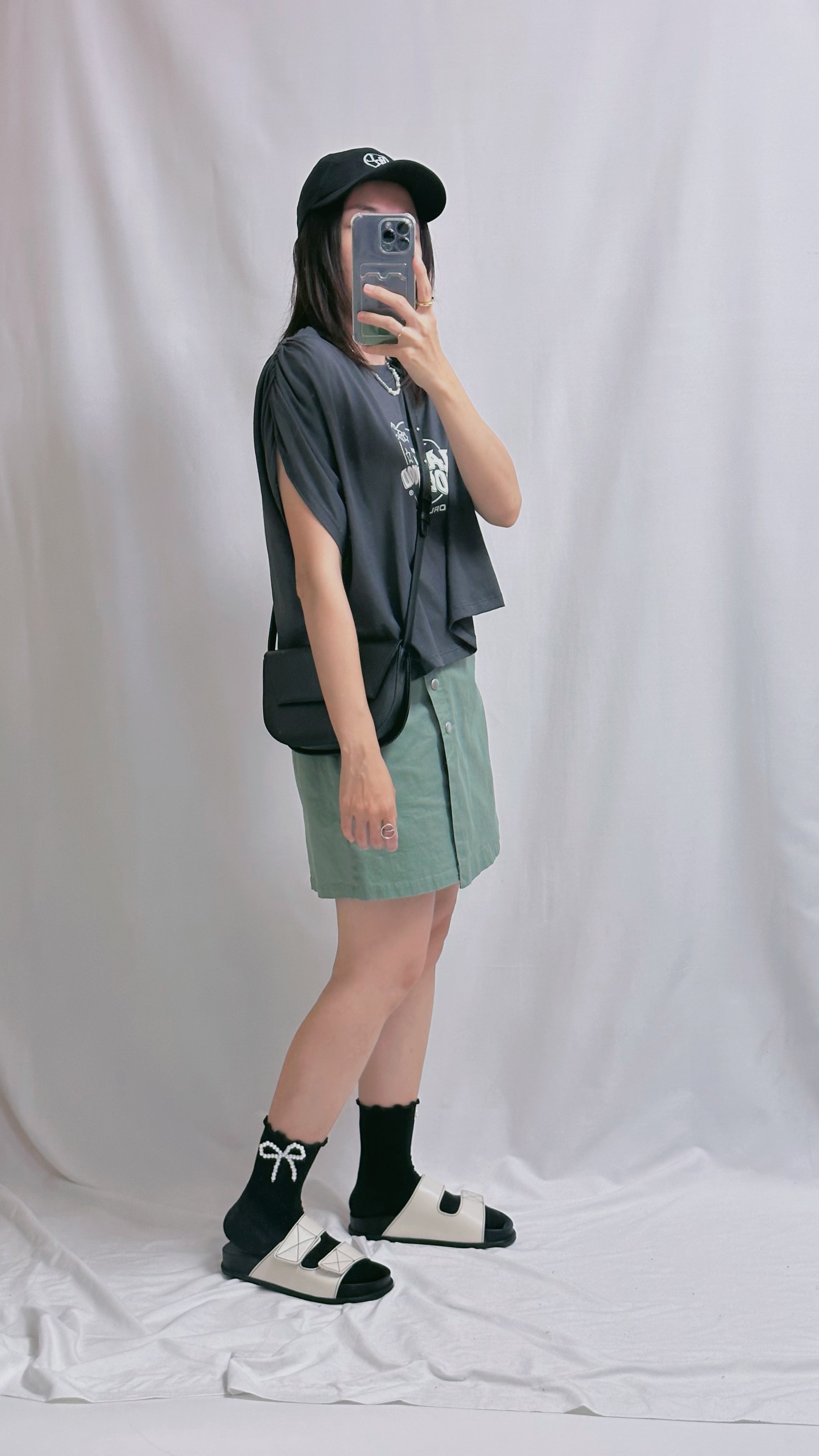 肩縮褶印字T-shirt/碳灰