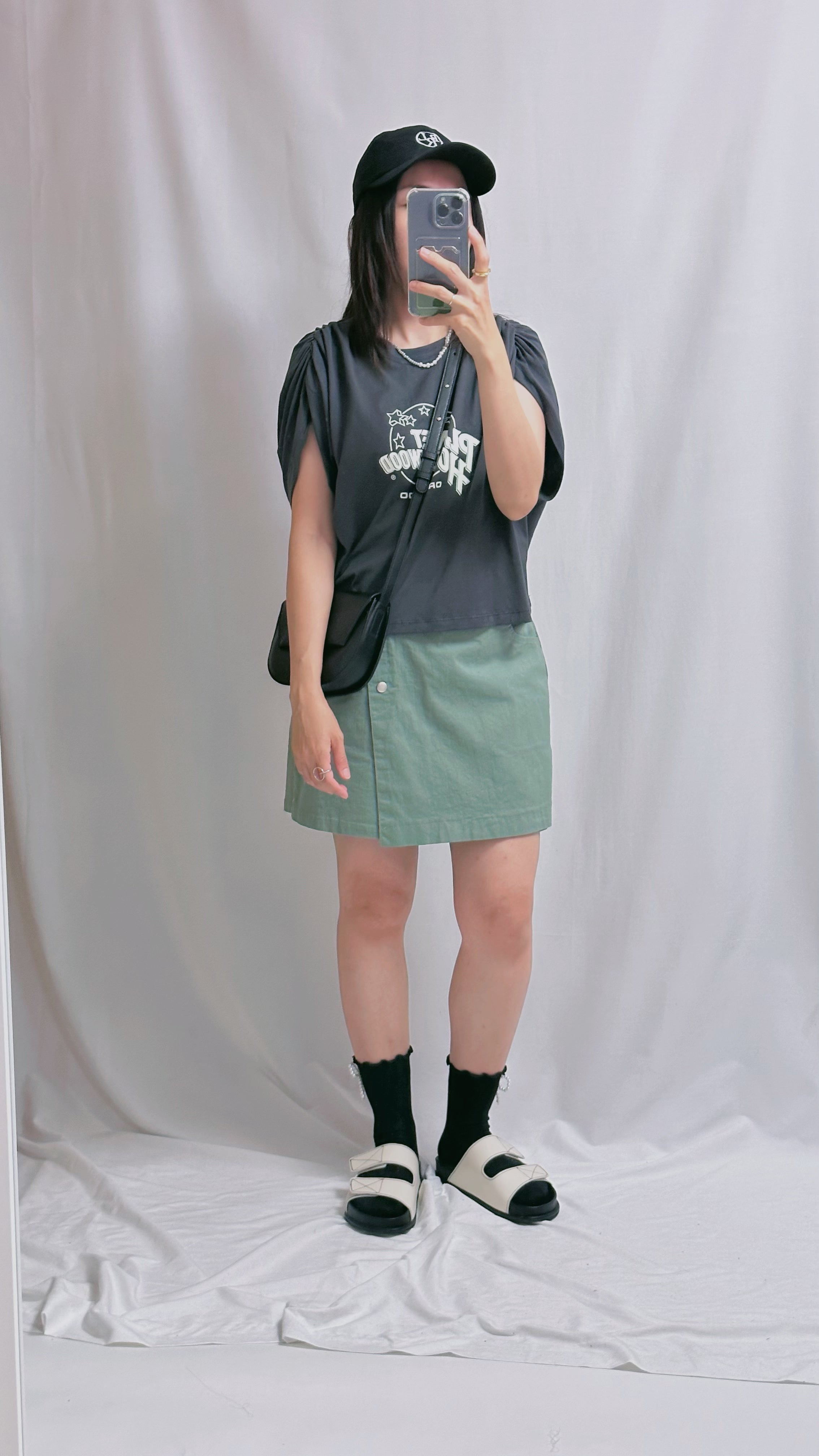 肩縮褶印字T-shirt/碳灰