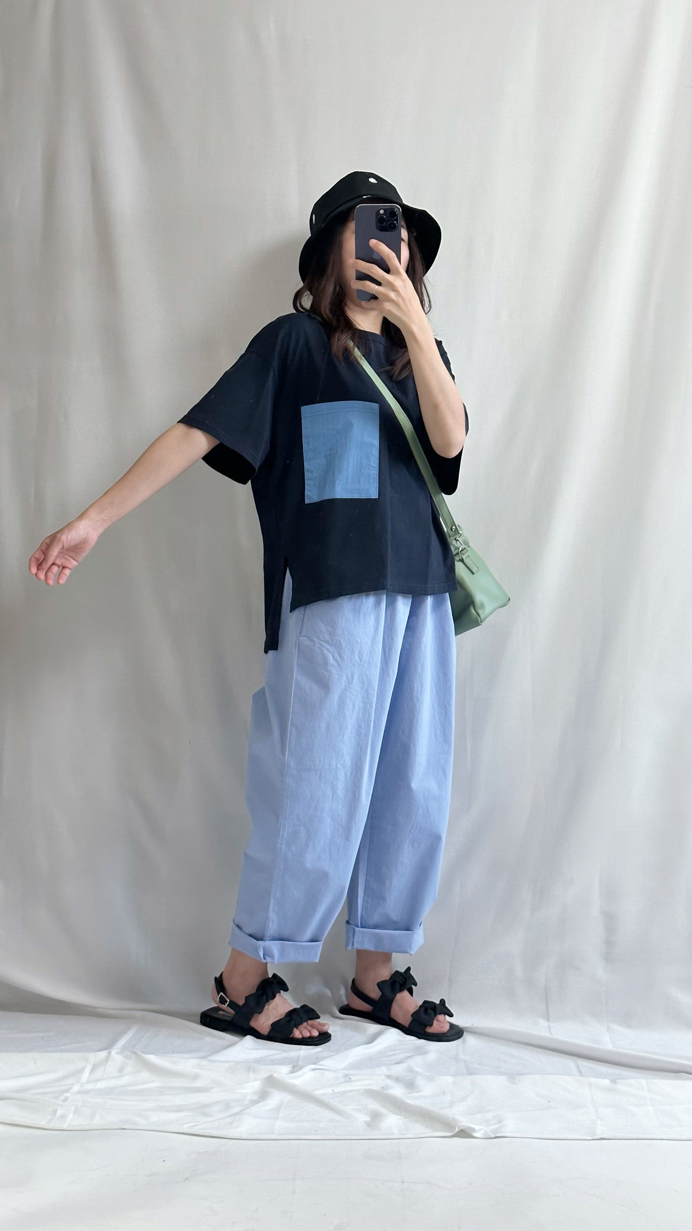 (預購)大口袋背併網布 T-shirt/深藍