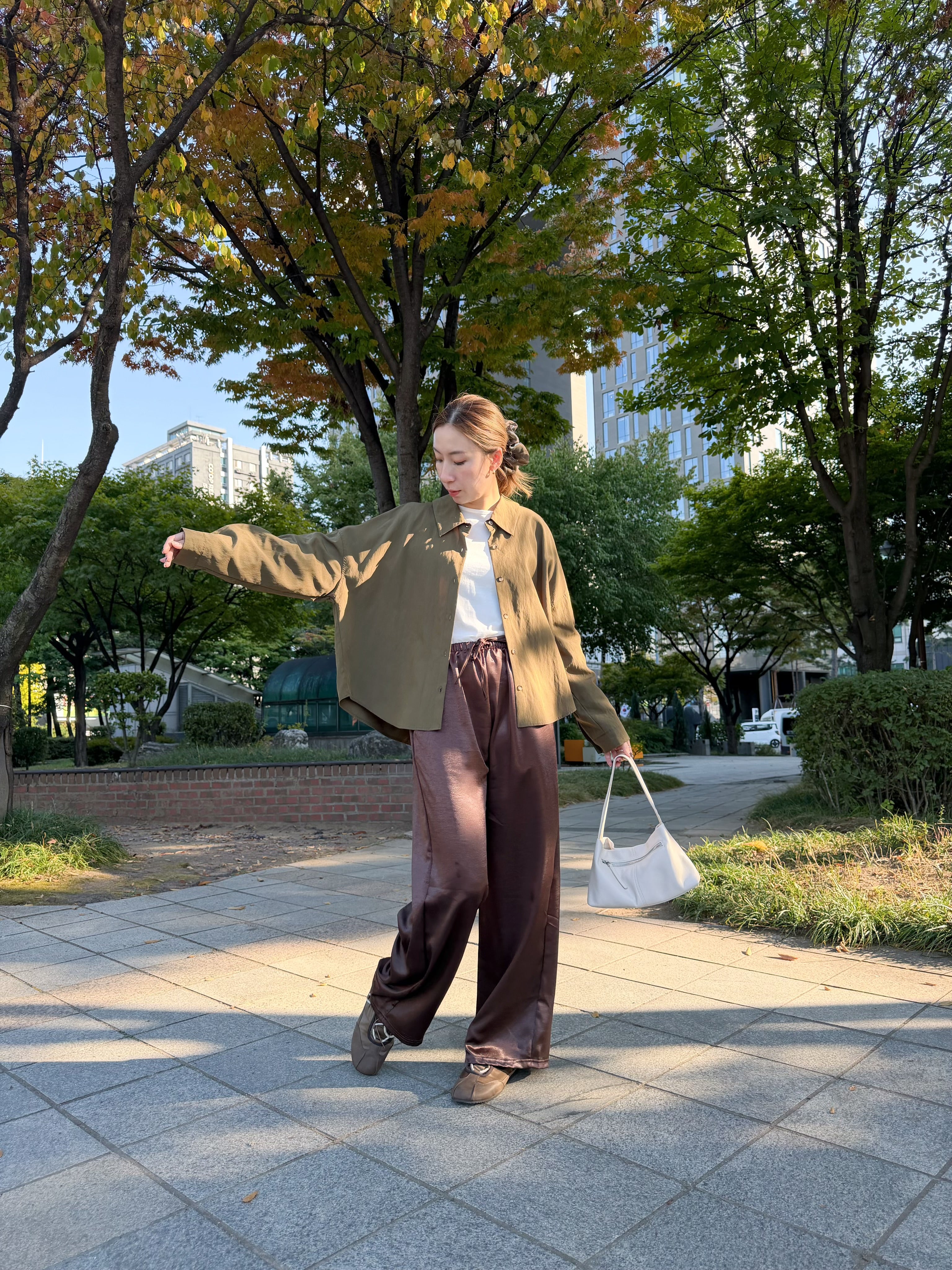 後摺褶恤衫/橄欖