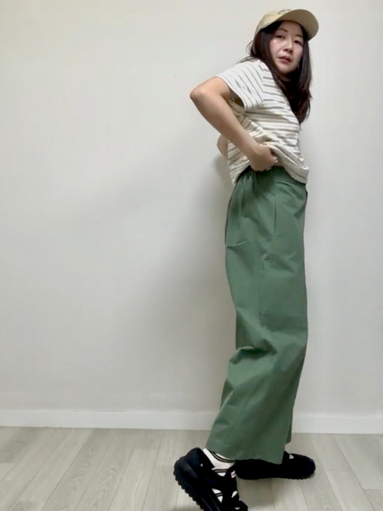 黑領多色條子T-shirt/奶油