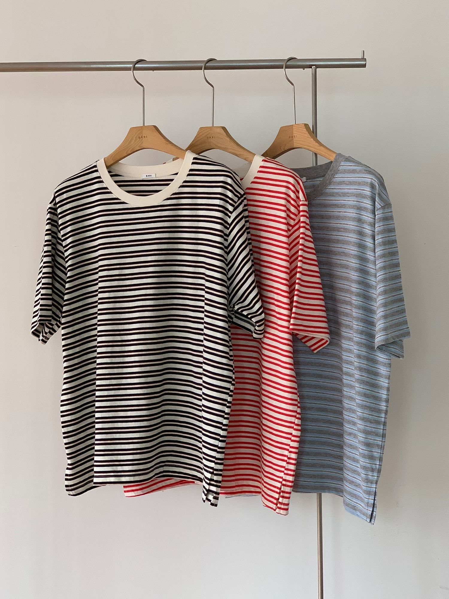 簡約間條T-shirt/黑
