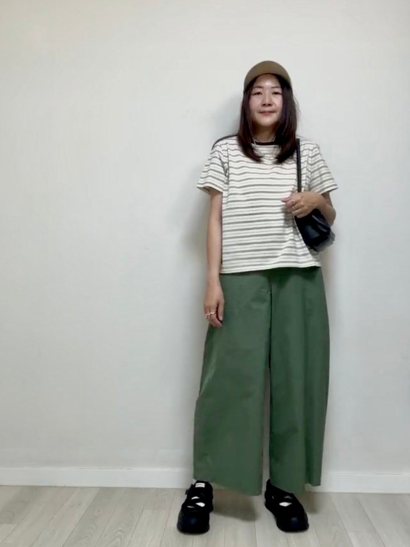 黑領多色條子T-shirt/奶油