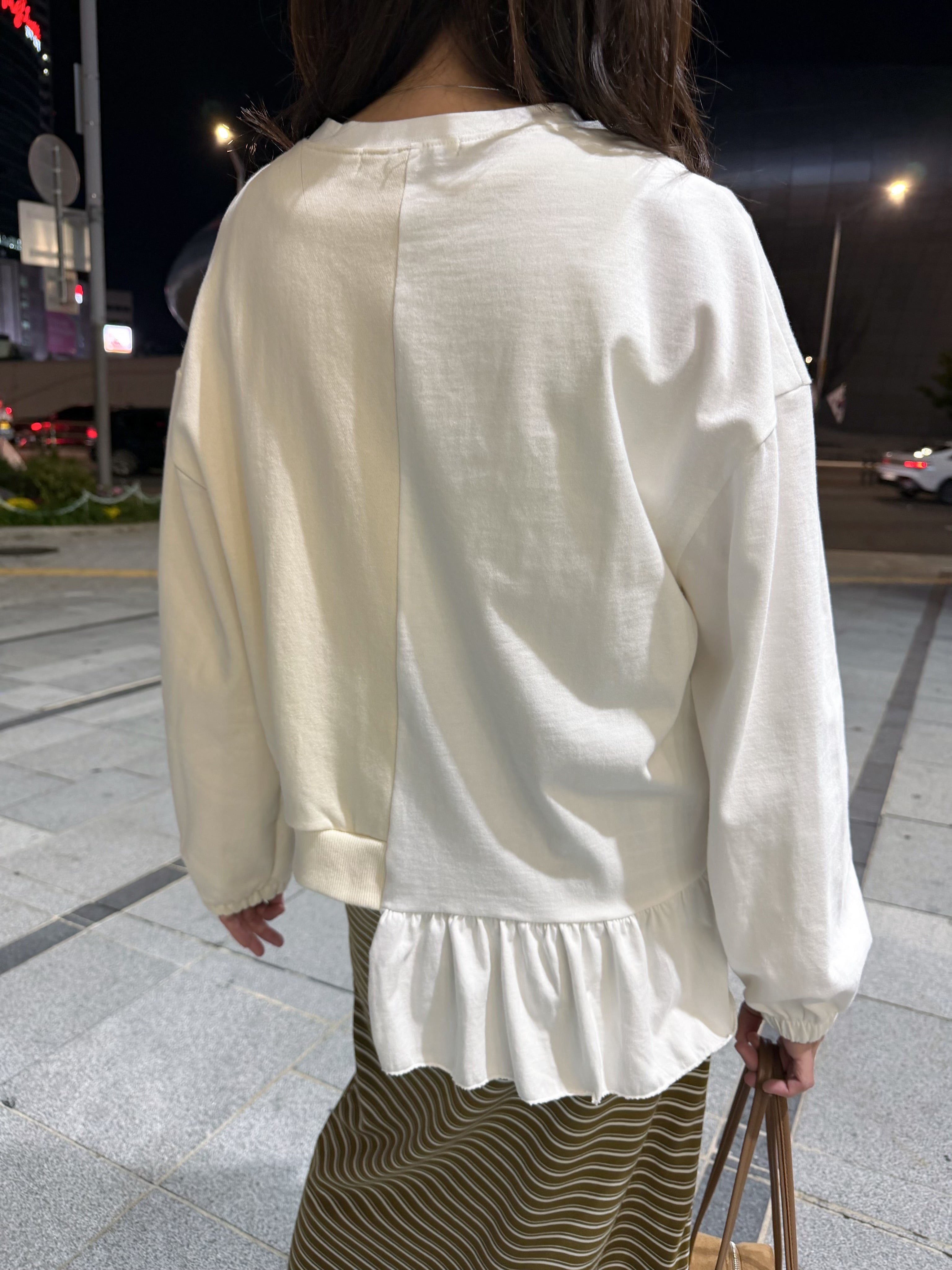 斜Ruffle腳併色T-shirt/米白