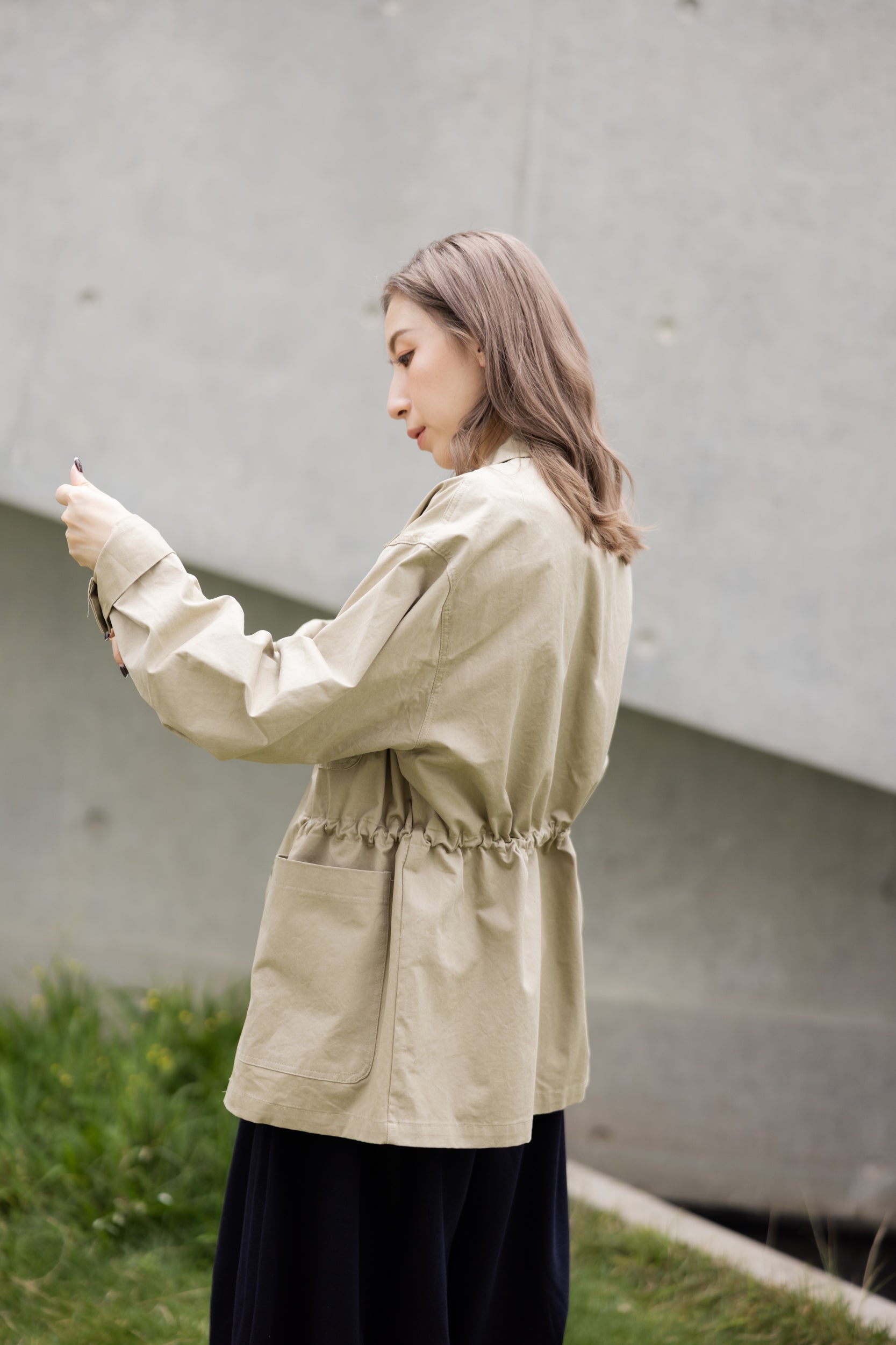 可束腰四袋薄外套/杏